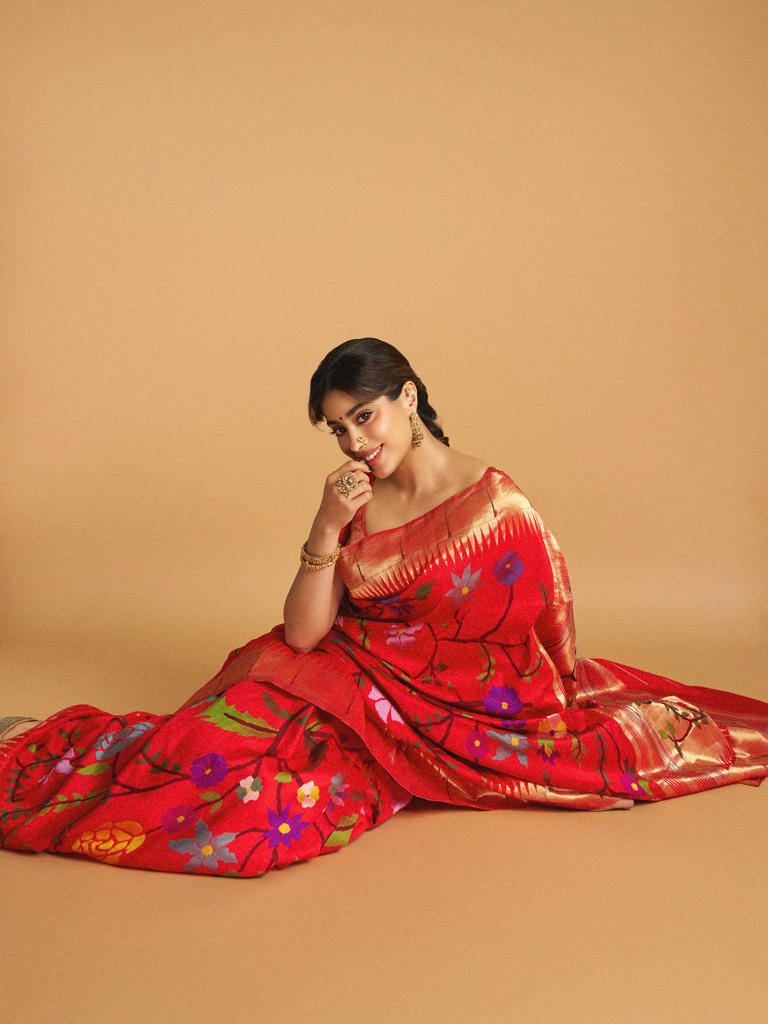 janhvi kapoor paithani saree
