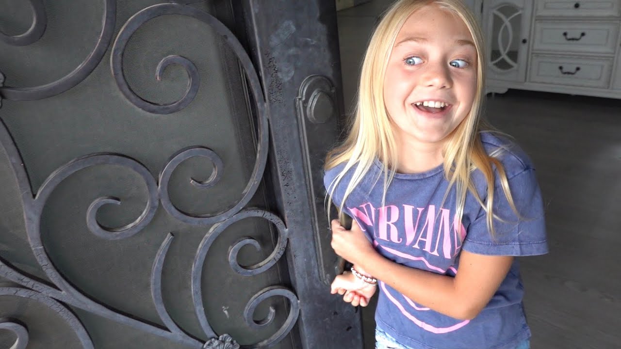 Daughter Surprised by Favorite Celebrity