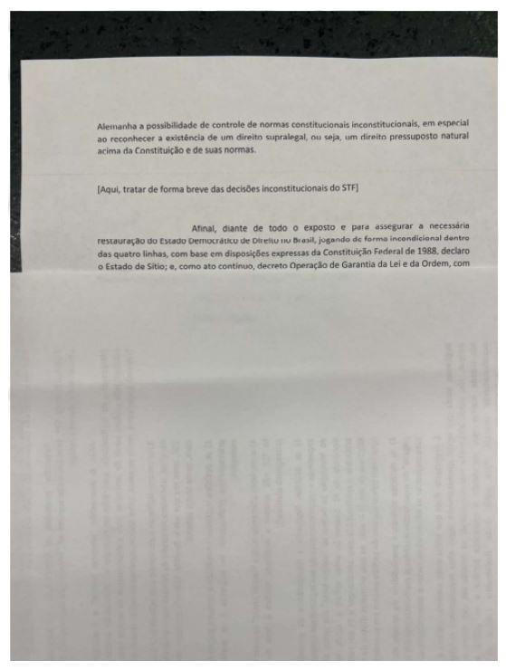 Foto de documento encontrada em dispositivo eletrônico de Mauro Cid com declaração de Estado de Sítio