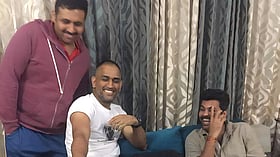 Old Image Of MS Dhoni & RP Singh At A ‘Hookah’ Party Goes Viral After
