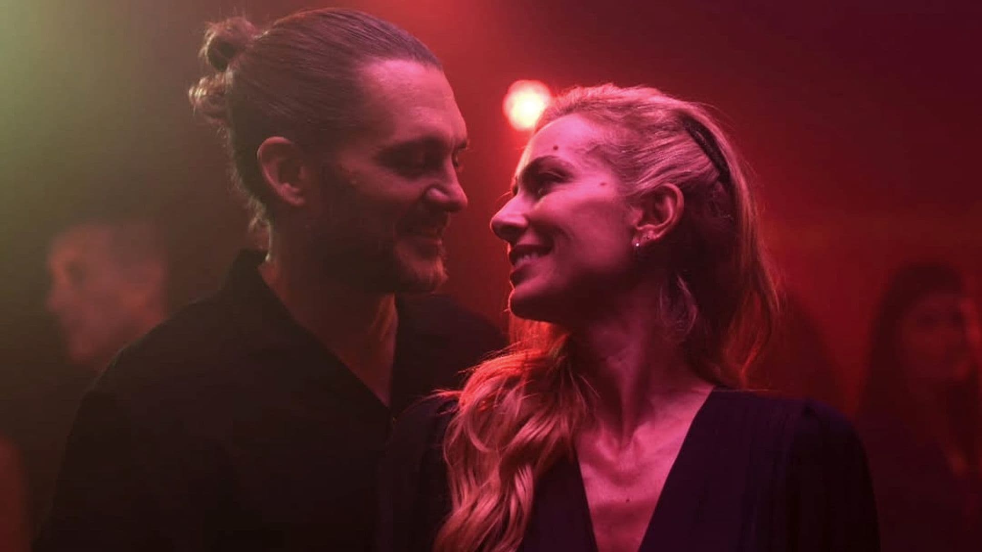 Kira Miró y Salva Reina llevan su historia de amor al cine... con 3 hijos  por sorpresa