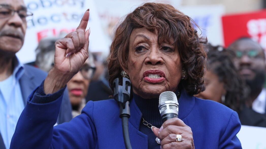 Maxine Waters slams 'racist' Trump over stalled housing bill that aids ...