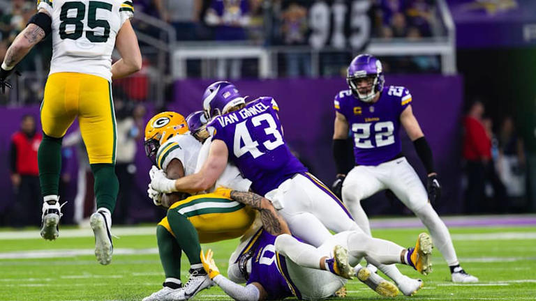 Andrew Van Ginkel (43) makes a tackle against the Packers while Harrison Smith (22) watches in the background. | Image courtesy of the Minnesota Vikings