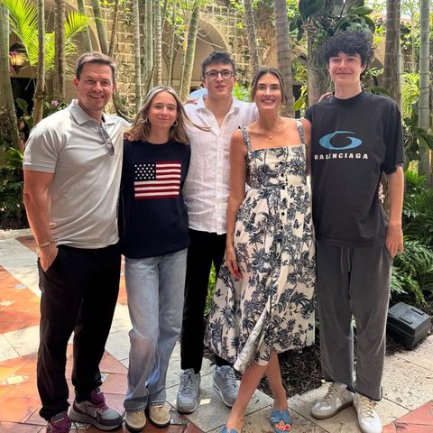 Mark and Rhea Wahlberg with their kids