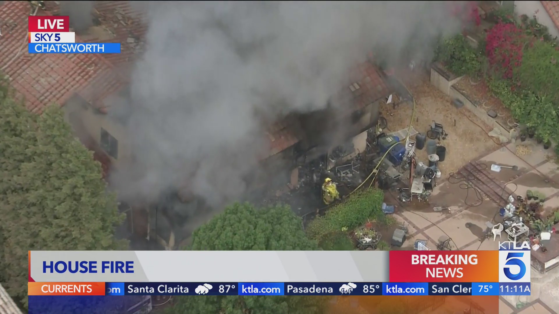 Firefighter injured in chatsworth blaze