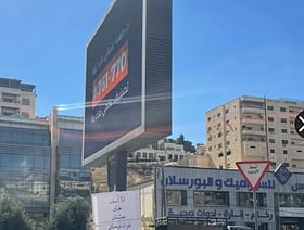 ‘Forgive me, I love you’: Traffic halts as Jordanian man’s public love