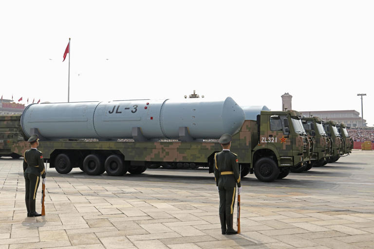 中国、米射程の弾道ミサイル公開 ハイテク導入の戦力誇示