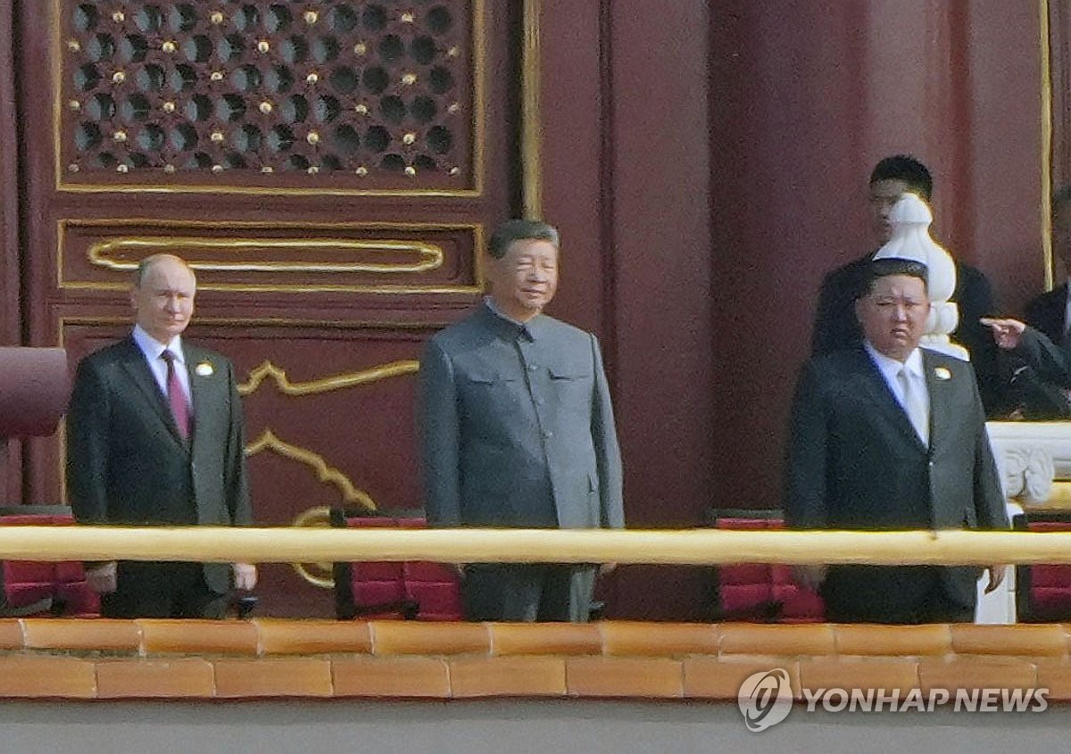 망루 오른 북중러 정상…66년만에 한자리, 반미연대 과시(종합3보)