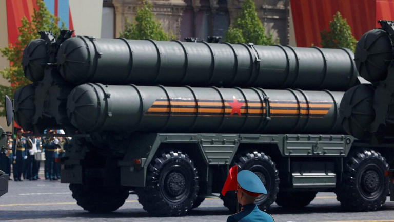 FILE PHOTO: Russia's S-400 air defence missile system units drive past a guard of honour during a military parade on Victory Day, marking the 80th anniversary of the victory over Nazi Germany in World War Two, in Red Square in central Moscow, Russia, May 9, 2025. REUTERS/Maxim Shemetov/File Photo