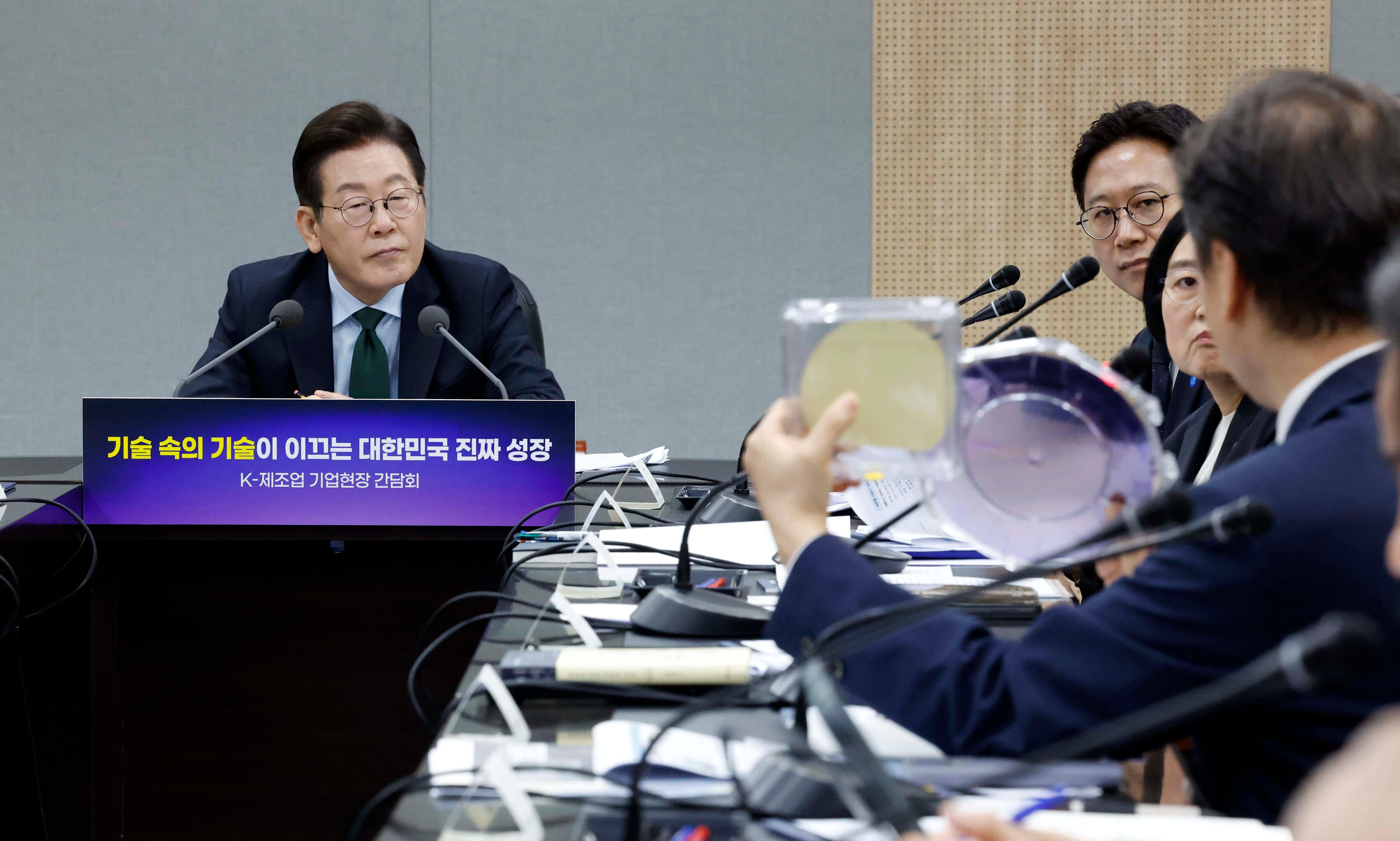 President Lee Jae myung emphasizes recovery growth in K Manufacturing President Lee Jae myung emphasizes recovery growth in K Manufacturing