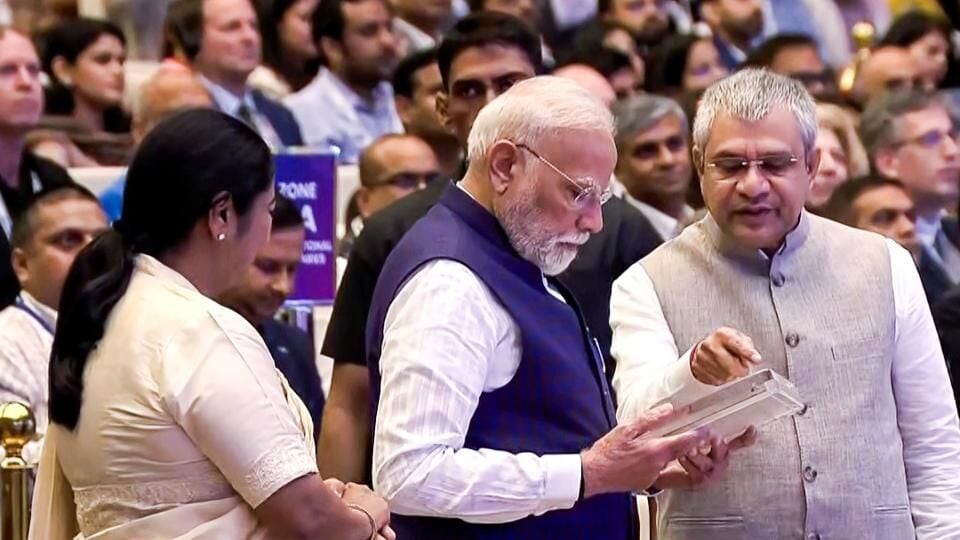 ‘Clapping because I was away or…’ PM Modi jokes on China-Japan trip ...