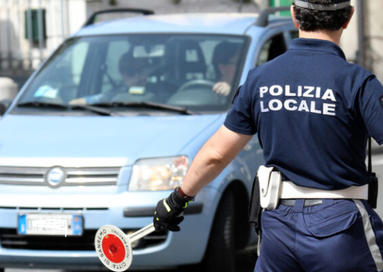 Investito mentre attraversa la strada con il deambulatore: abitante di ...
