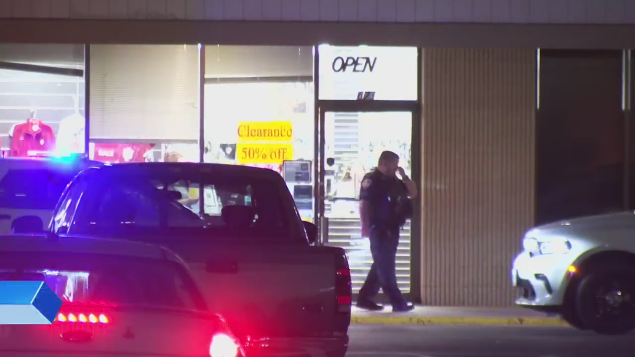 Evansville man accused of armed robbery at Chuck E. Cheese; Plato's Closet