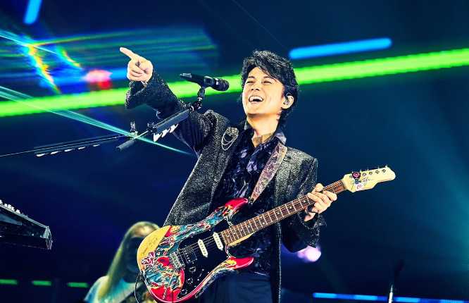 福山雅治 グッズ限定品ハンディファン 福山雅治 グッズ限定品ハンディファン - メルカリ