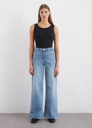 Nicht zu eng oder zu weit – der Hosentrend für den Herbst 2025