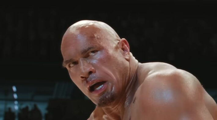 The Rock como Mark Kerr em Coração de Lutador - The Smashing Machine Foto: A24 via YouTube
