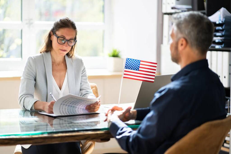 Hay casos en que los solicitantes pueden completar la información de la solicitud de la visa americana para continuar el proceso. Foto: iStock Foto: iStock