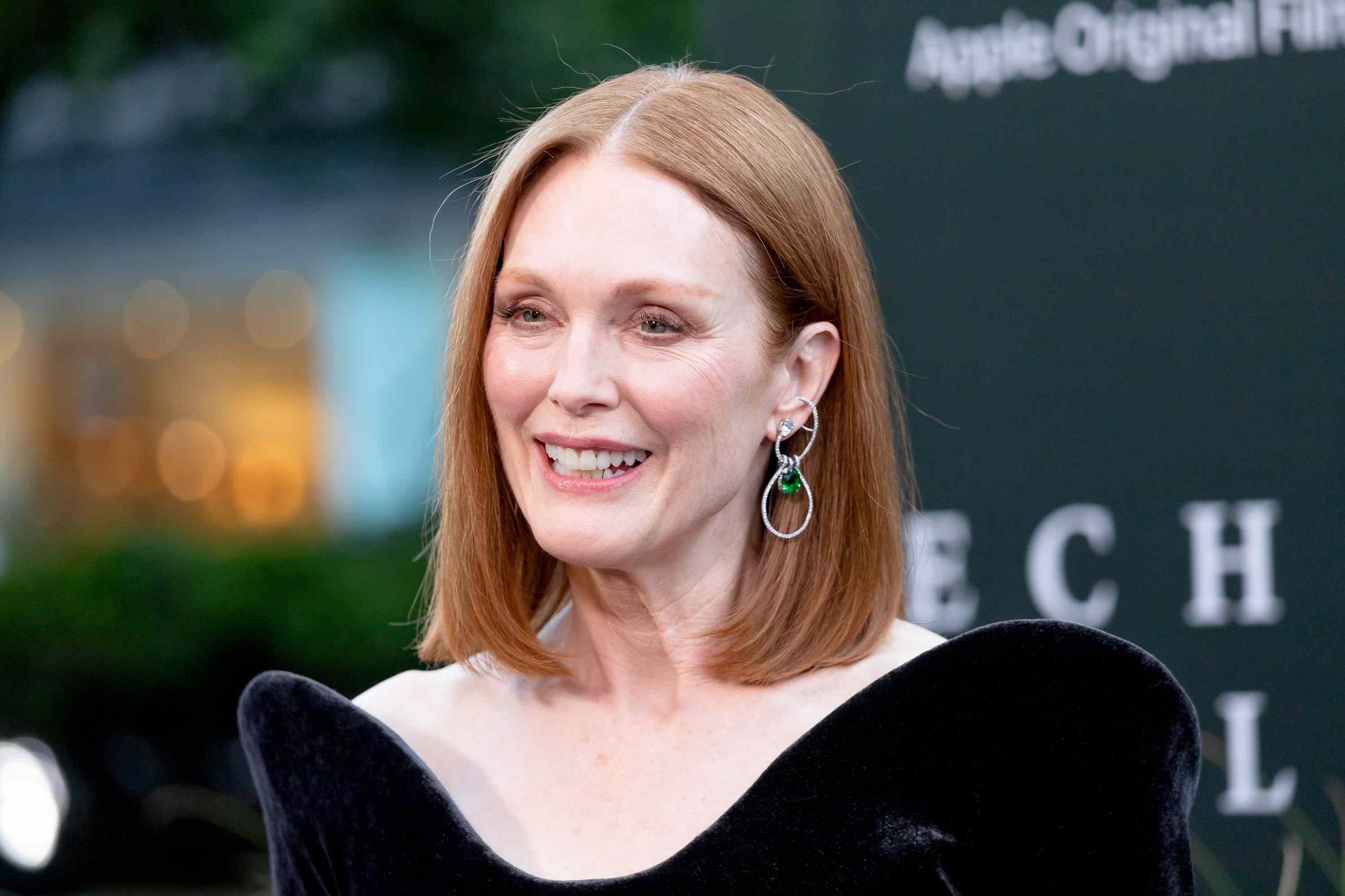 Julianne Moore's 23YearOld Daughter Is Her Mom's Twin in Rare Family