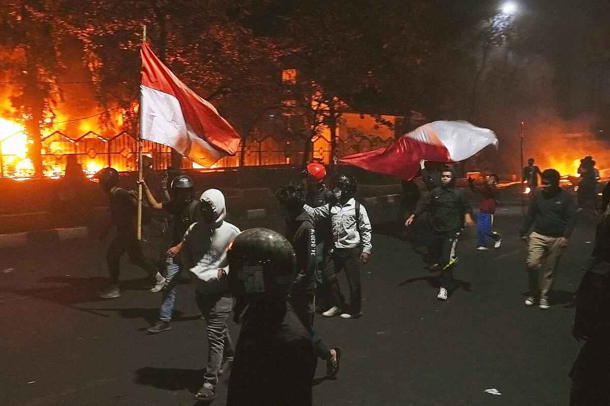 Protes di Indonesia menewaskan 10 orang, kelompok hak asasi manusia khawatir