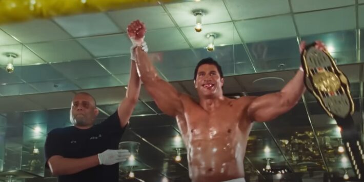 Cena do filme mostra The Rock como Mark Kerr, lutador que foi campeão peso-pesado no UFC Foto: A24 via YouTube