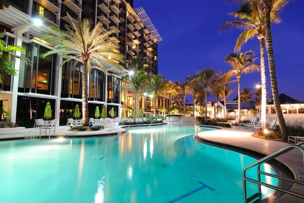 20 luxury hotels with rooftop dining views