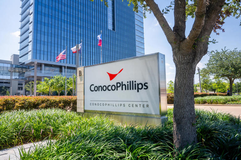 ConocoPhillips Is Latest U.S. Oil Producer to Announce Major Layoffs