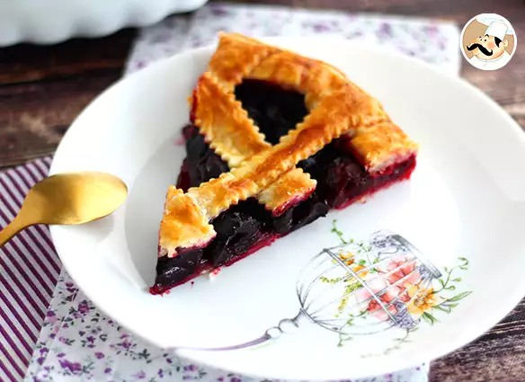 Blätterteigkuchen mit kirschen