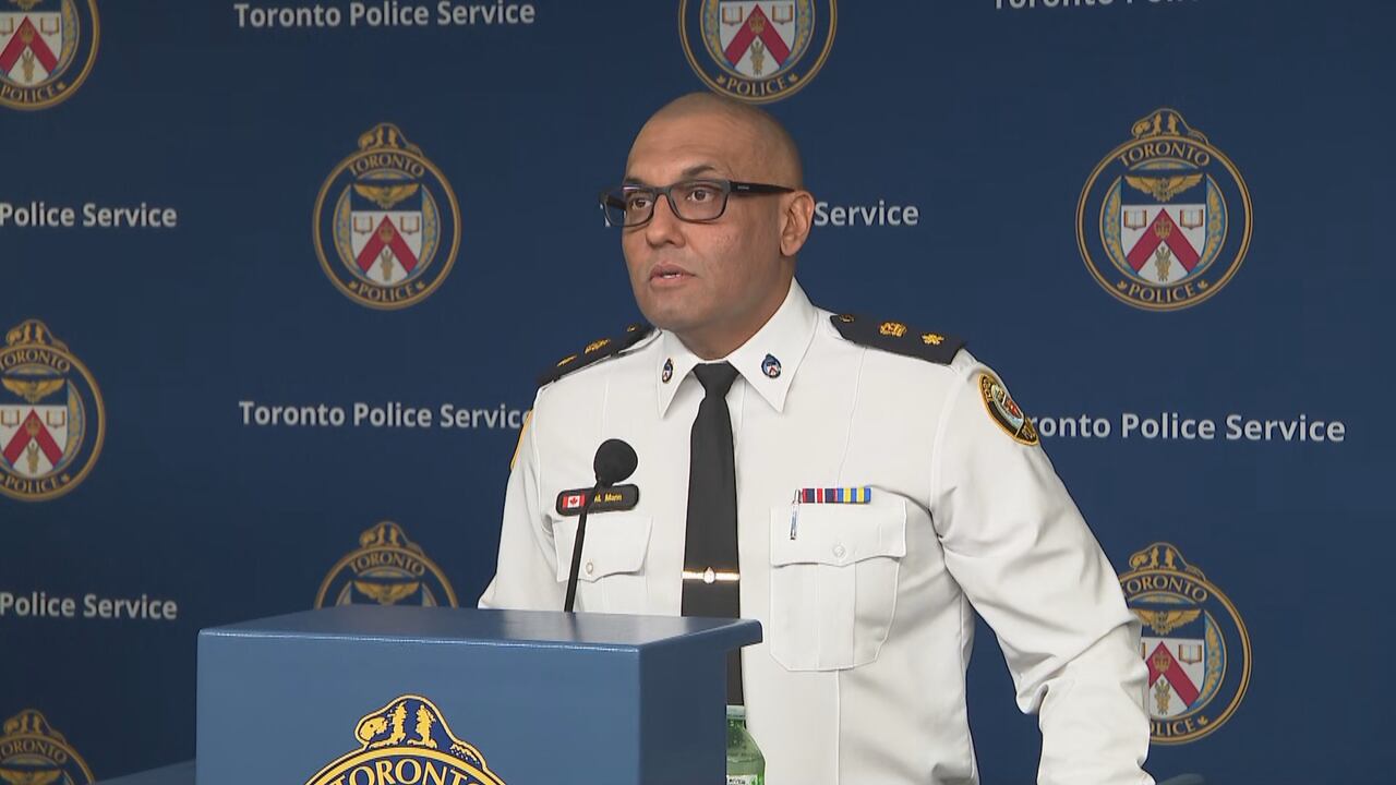Toronto police warn residents after a 1,235% increase in distraction ...