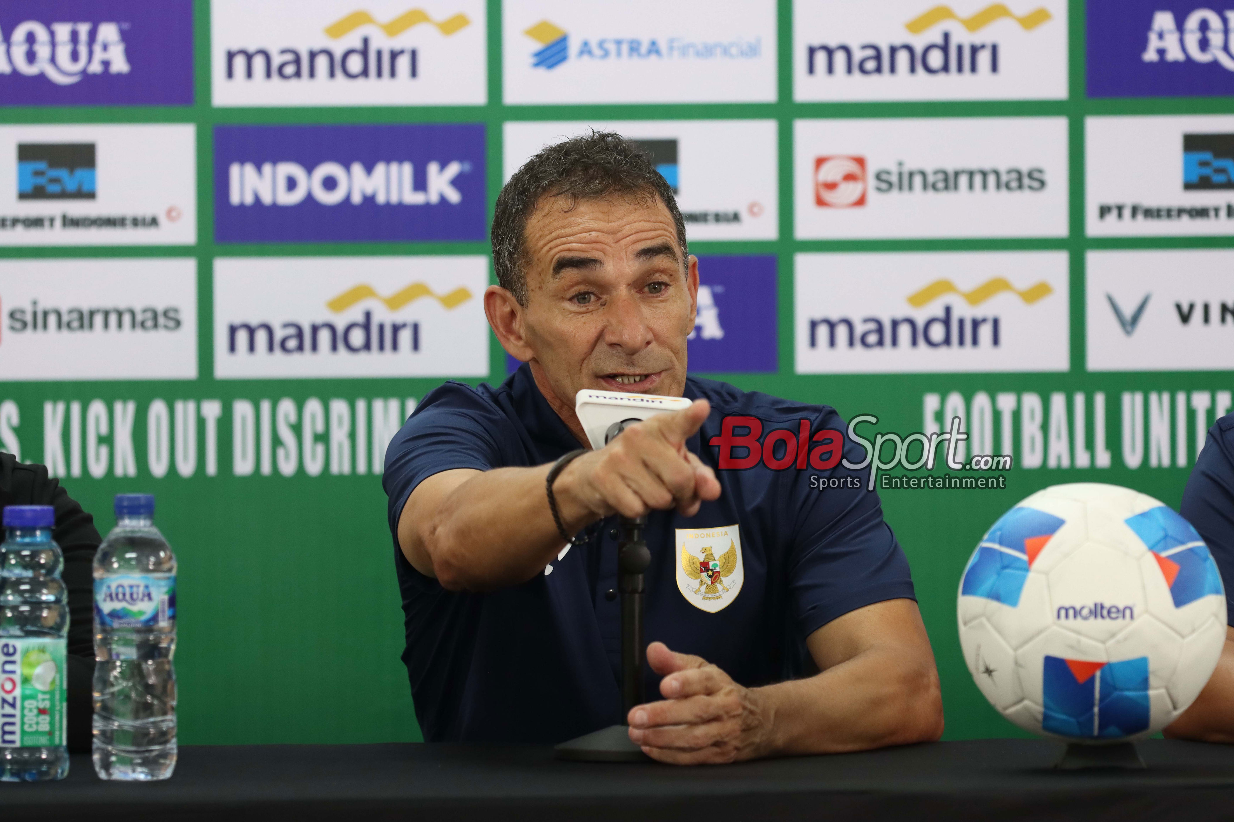 Gerald Vanenburg: Tidak Adil Bandingkan Saya dengan Shin Tae-yong!