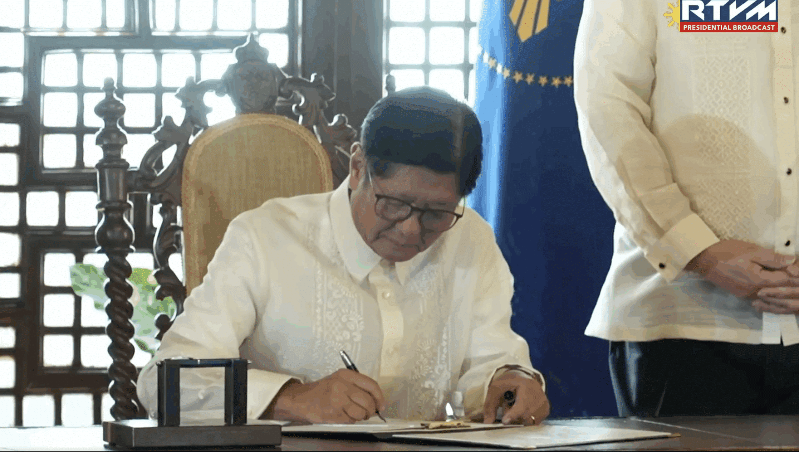 Marcos OKs 10-year ‘Tatak Pinoy’ road map to boost local firms