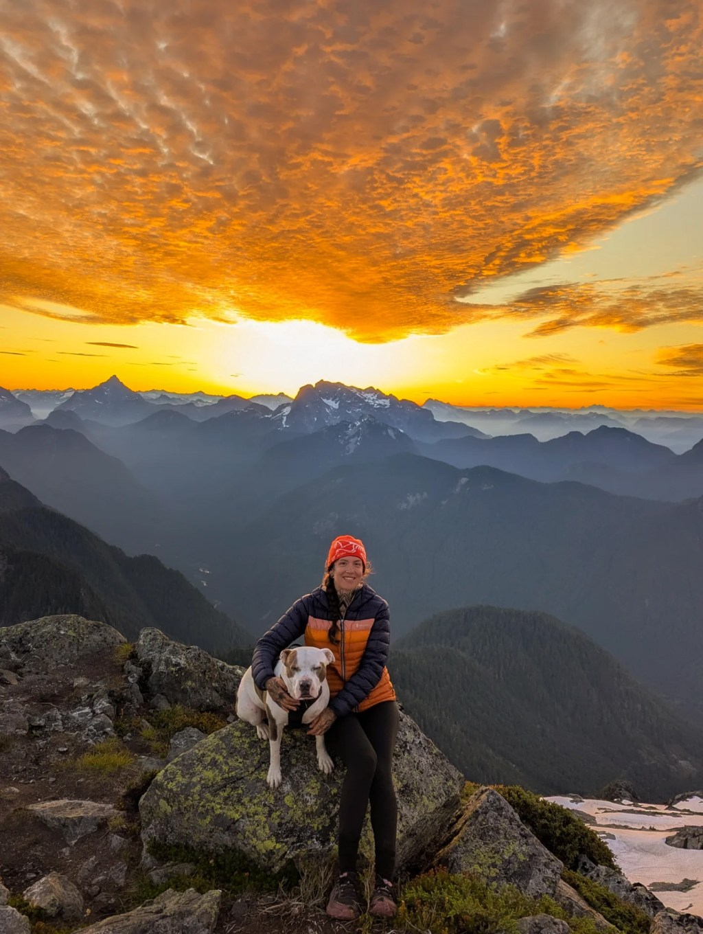 Hiker plunges 60 feet off Canadian peak trying to rescue her dog — and(01)