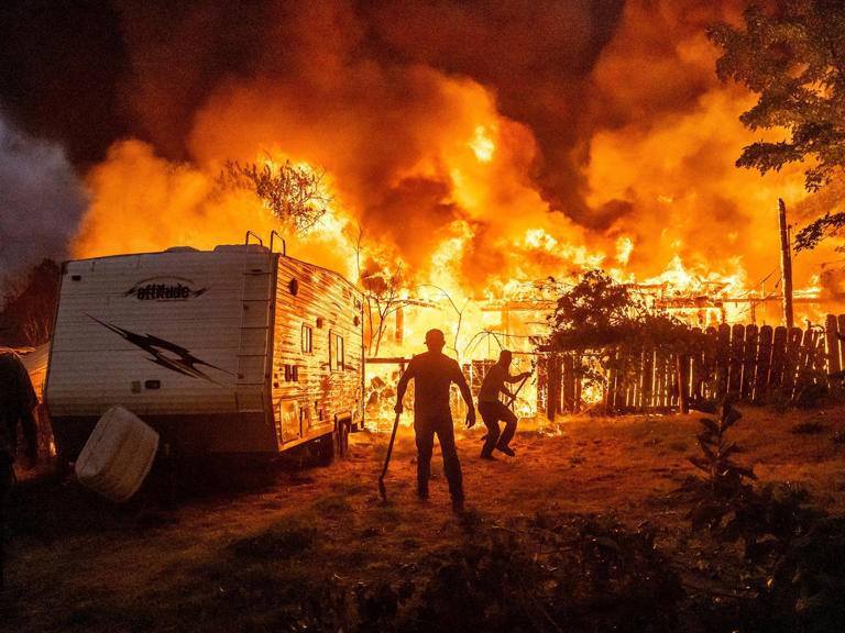 Firefighter injured in crash while battling lightningsparked wildfires(01)