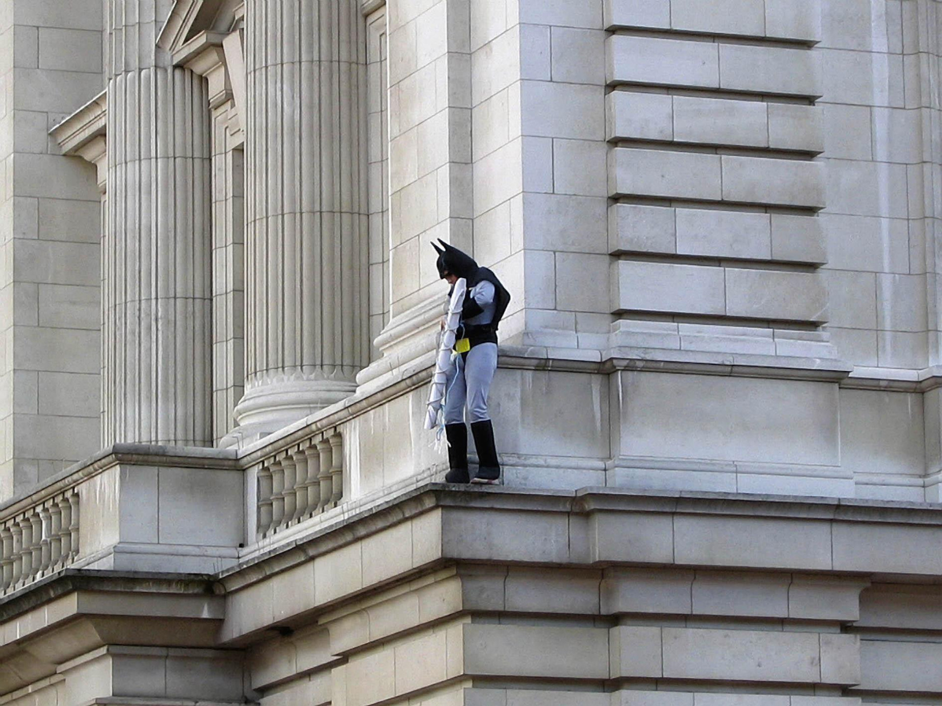 Craziest things that happened at Buckingham Palace