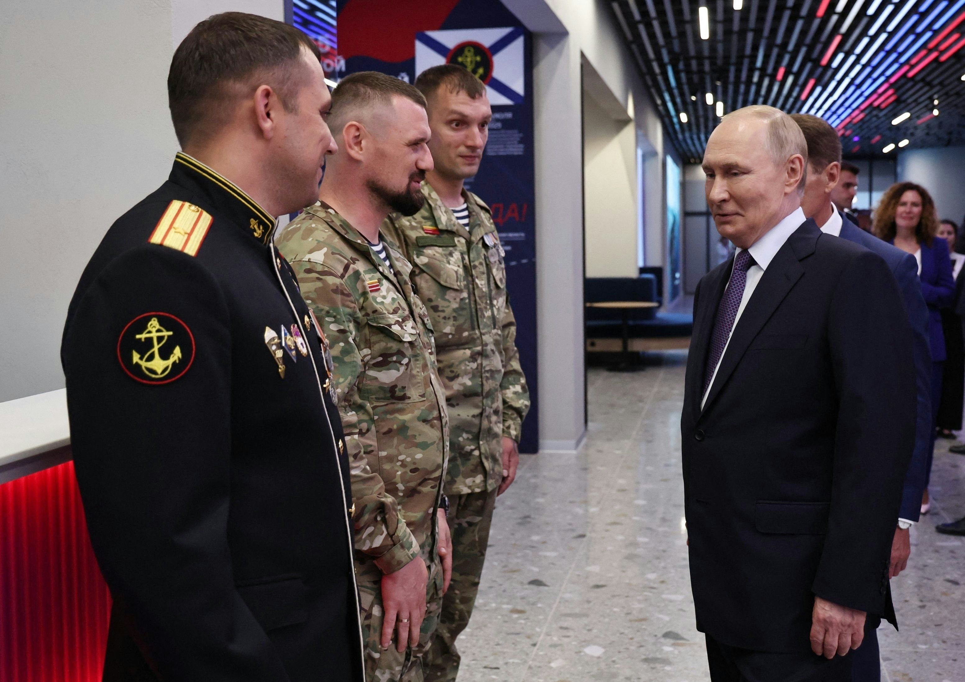 Kremlchef Wladimir Putin am 4. September bei einem Besuch in Kursk. Der russische Präsident hat seinem ukrainischen Gegenüber ein vergiftetes Angebot gemacht.