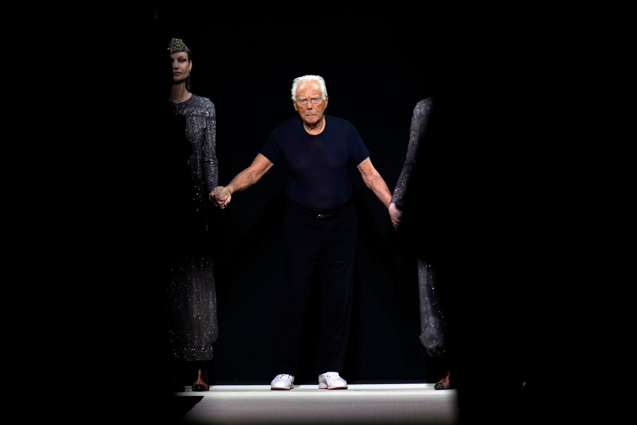Giorgio Armani hatte bei der Präsentation der Herbst/Winter-Kollektion 2025/26 einen seiner letzten Auftritte. (Archivbild)