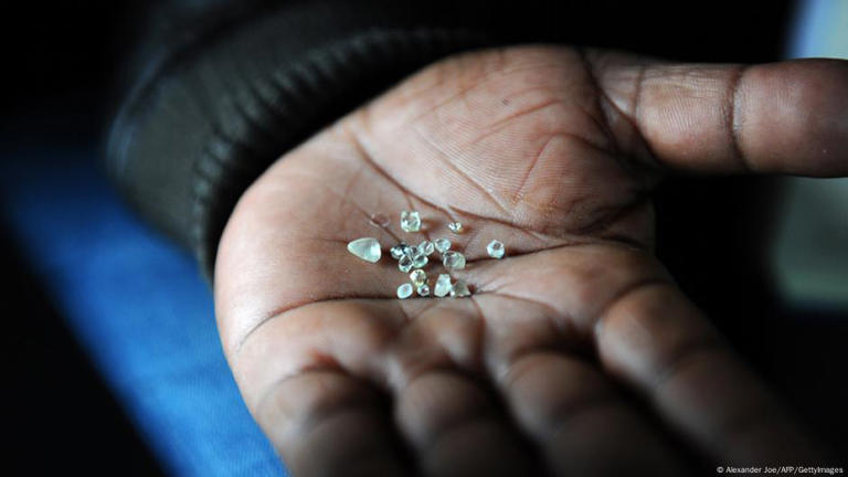 Несмотря на богатство ресурсов, африканские страны изо всех сил пытаются извлечь выгоду из сырьевых товаров, поскольку прибыль уходит за рубеж