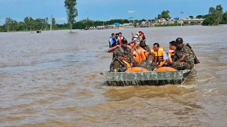 Aam Aadmi Party national convenor Arvind Kejriwal tours flood-hit areas in Sultanpur Lodhi