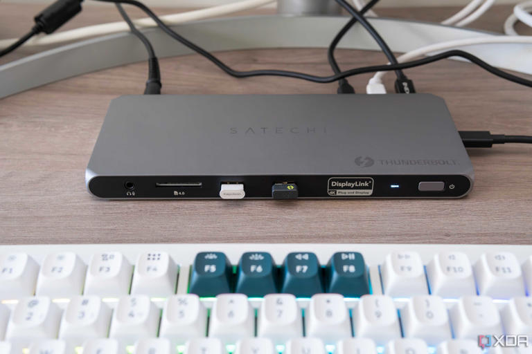 Satechi Thunderbolt 4 Multi-Display Dopcking Station-12