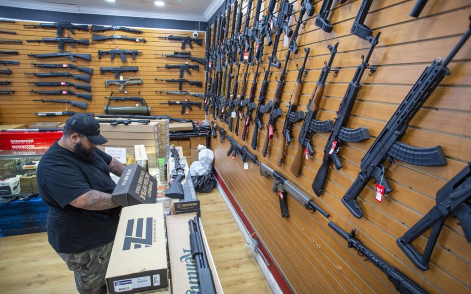 Trump administration considering banning trans people from buying guns(00)