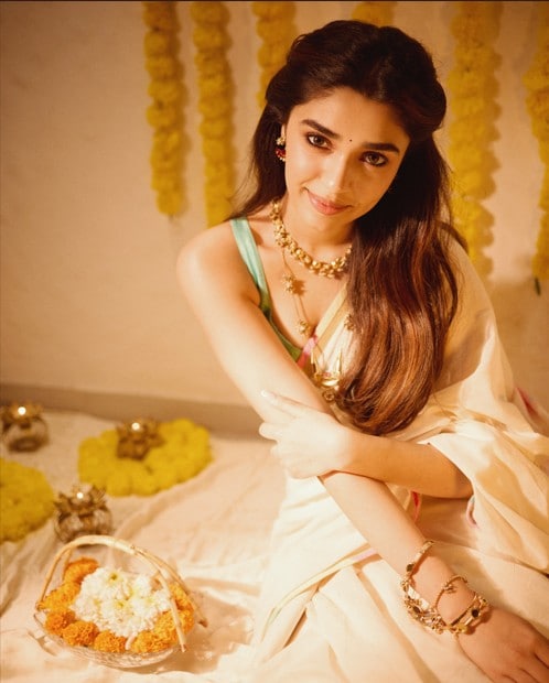 Krithi loves eating lip-smacking Onam Sandhya food every year.