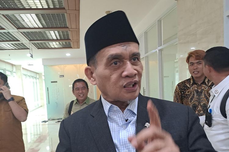 Wamenag Kecam Pendakwah yang Cium Anak-anak: Tidak Pantas!