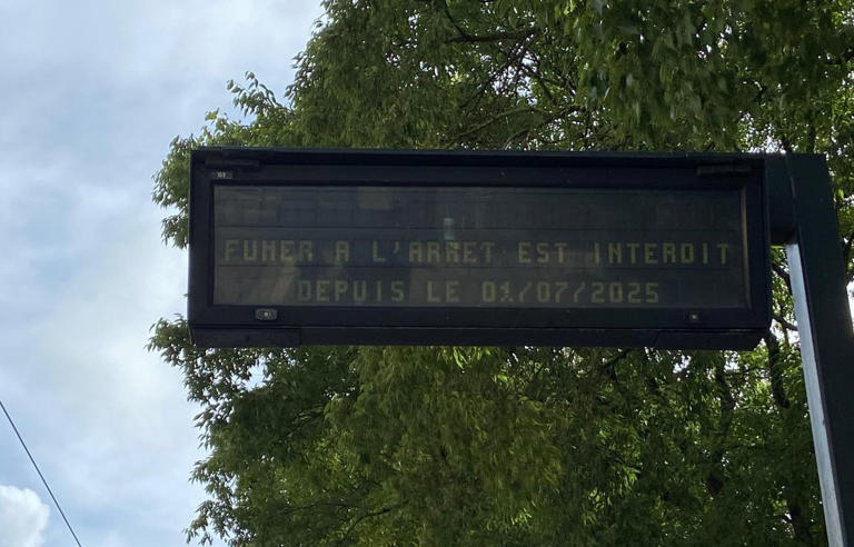 Malgré l’interdiction de fumer aux arrêts de bus ou de tram, les ...