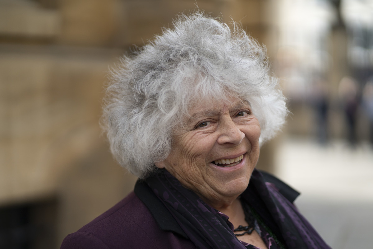 'Harry Potter' Star Miriam Margolyes Delights Fans While Eating Raw