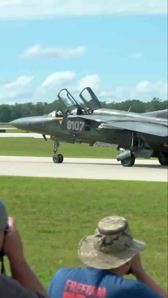 Military aircraft airshow - Roger that!