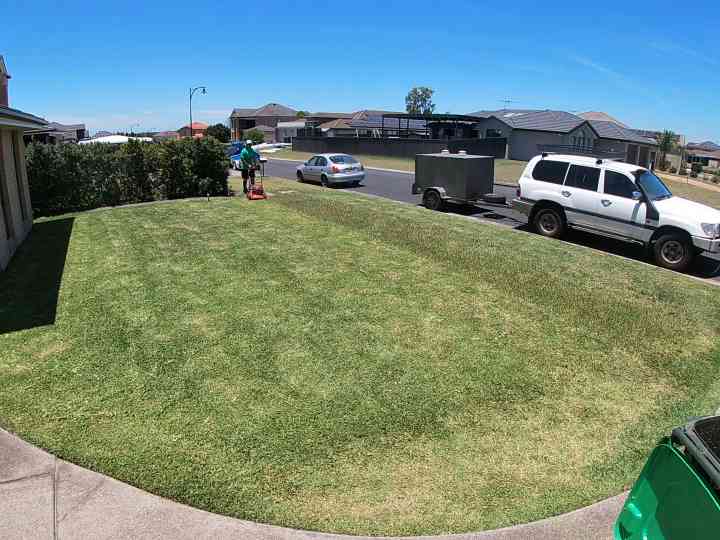 Professional Grass Cutting and Edge Definition Demonstrated