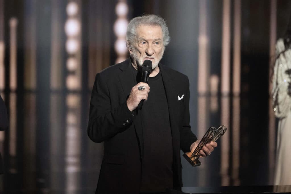 Eddy Mitchell (83 ans) : son état de santé inquiète, le chanteur conduit à  l'hôpital ?