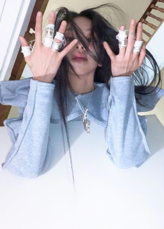 ラスト1点 TWICE LIL FANTASY チェヨン Tシャツ TWICE チェヨン、1stフルアルバム「LIL FANTASY vol․1