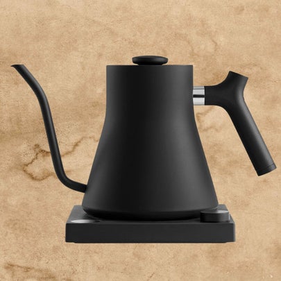 An electric gooseneck kettle