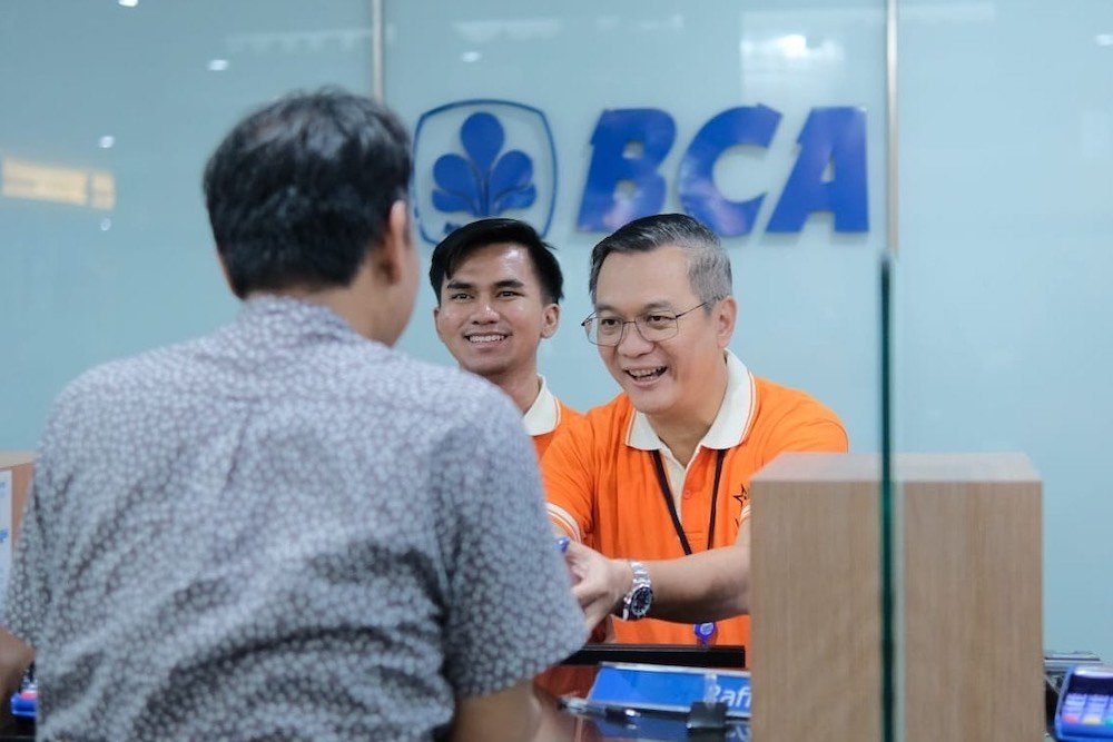 Harga Saham BBCA Terus Turun, Investor Bandingkan dengan UNVR, Ini Penjelasan Analis