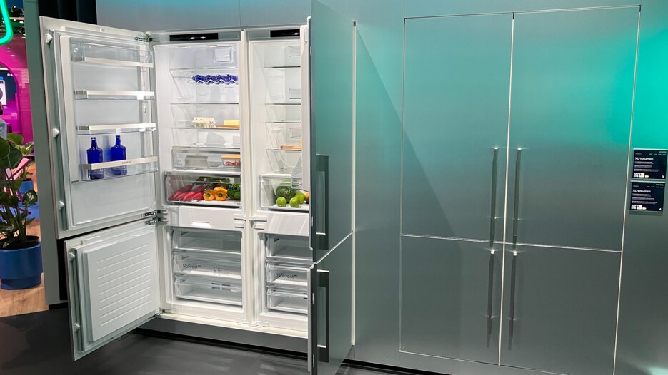 Riesig: Der French Door-Kühlschrank von Siemens bietet viel Stauraum.